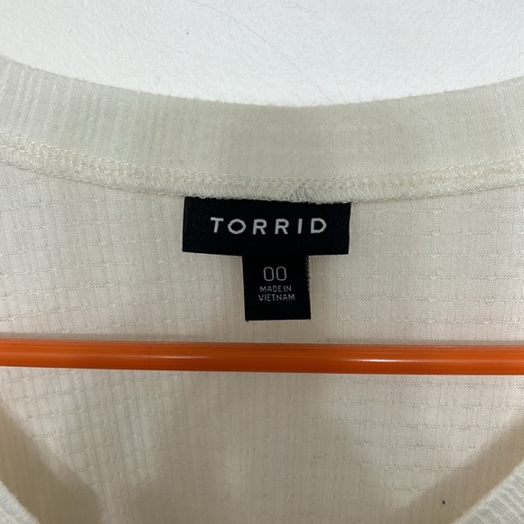 Torrid Lace-up Top 00 - Picture 2 of 2